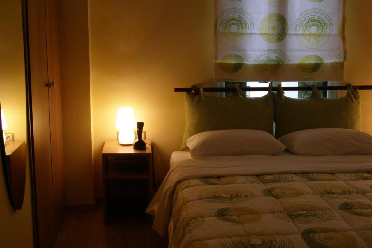 Room "Honeybee" In A Neoclassical House 카스토리아 외부 사진