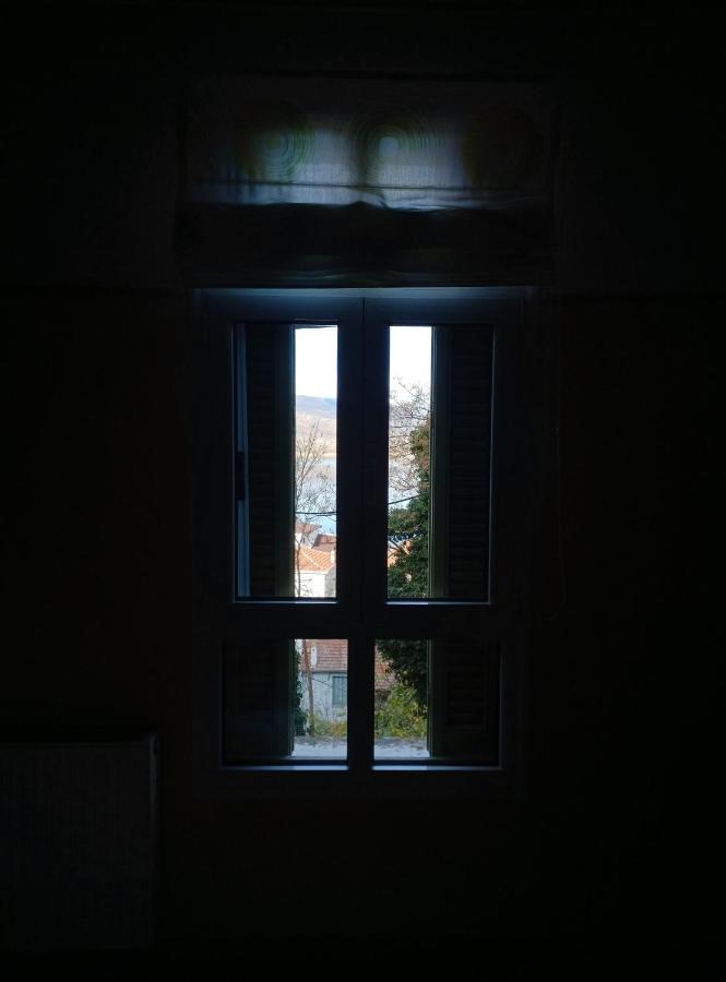 Room "Honeybee" In A Neoclassical House 카스토리아 외부 사진
